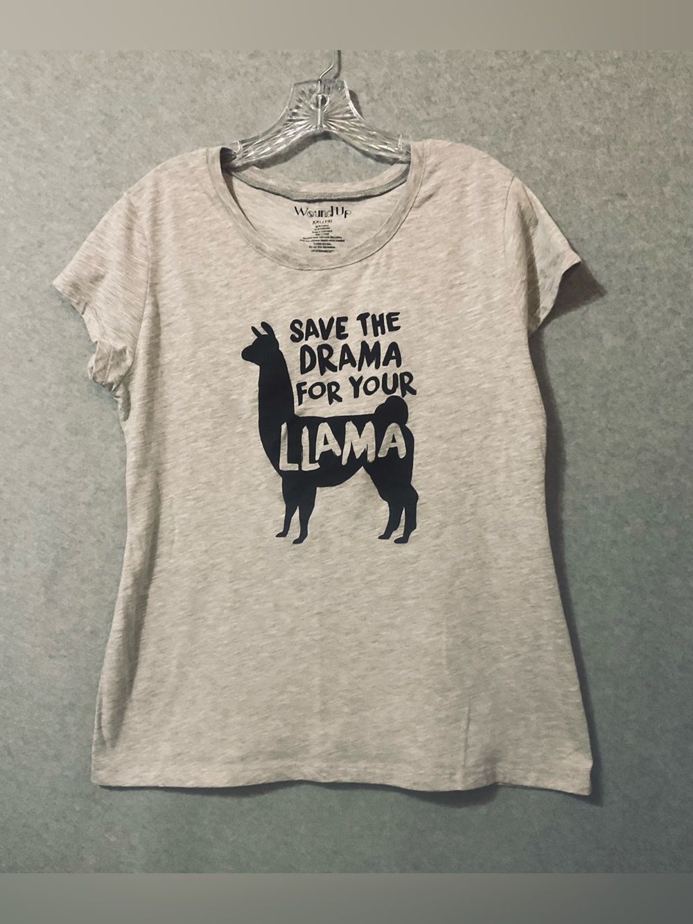 Wound Up Women’s Light Gray Llama Graphic Tee XXL